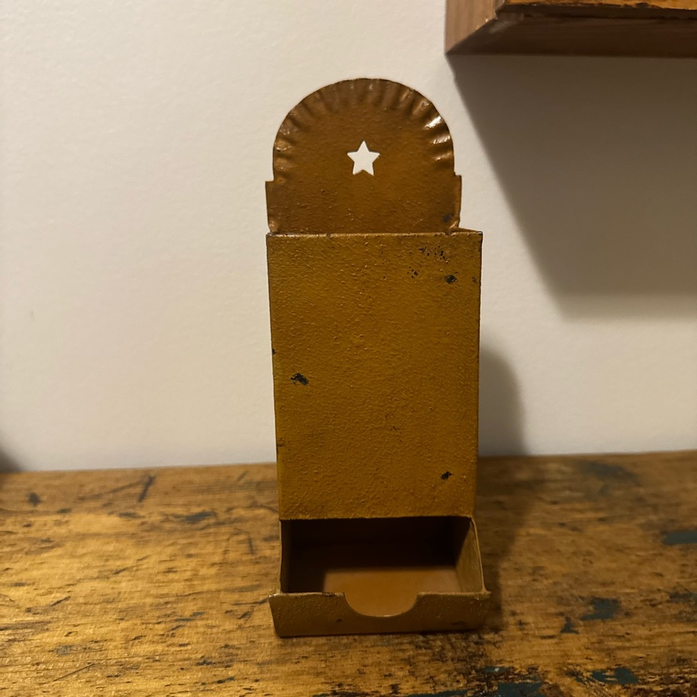 Vintage Style Metal Matchbox Holder